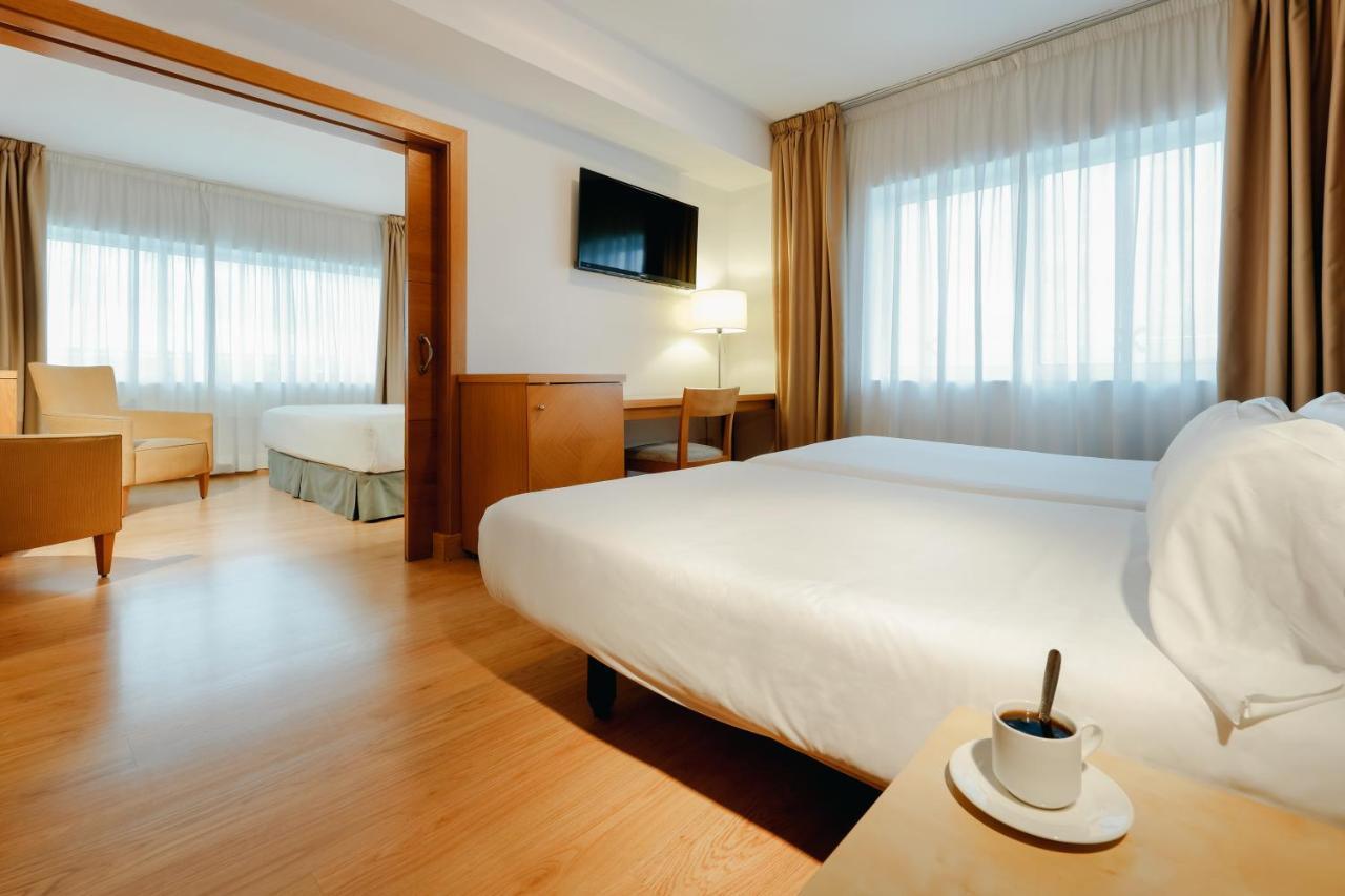 Hotel Hesperia Santiago Peregrino à Saint-Jacques-de-Compostelle Extérieur photo